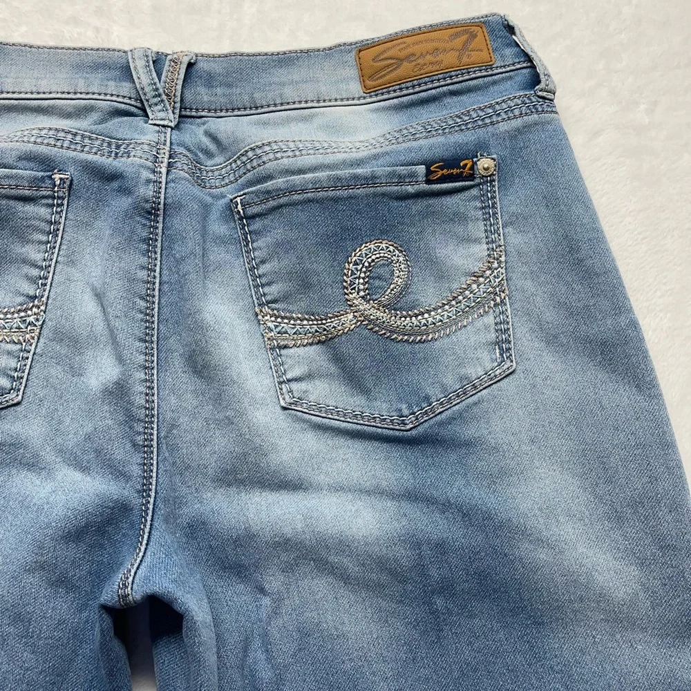 Seven 7 Women’s Capri Jeans Denim Embroidery Back Pockets Distressed Size 14 - Picture 11 of 15